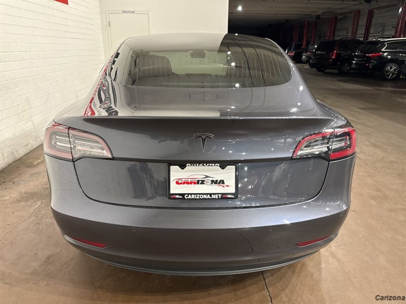 2019 Tesla Model 3 Mid Range photo
