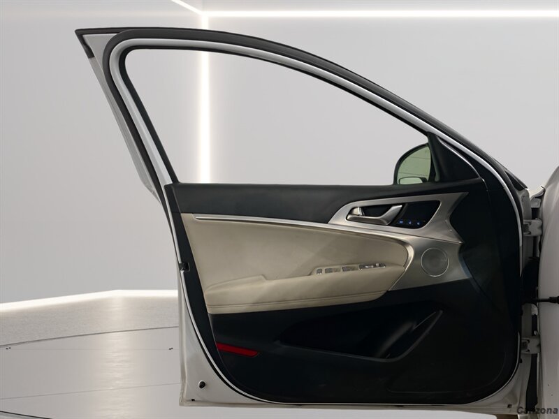 2019 Genesis G70 2.0T Advanced - Photo 9 - Mesa, AZ 85201