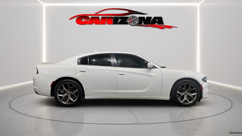 2017 Dodge Charger SXT  