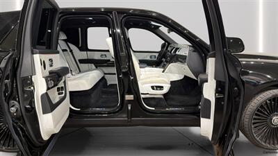 2022 Rolls-Royce Black Badge Cullinan   - Photo 39 - Mesa, AZ 85201