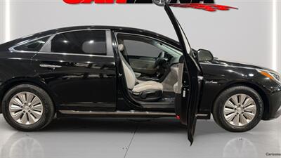 2017 Hyundai SONATA Hybrid SE   - Photo 17 - Mesa, AZ 85201