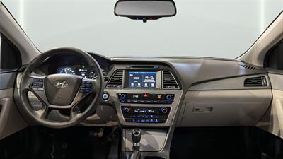 2017 Hyundai SONATA Hybrid SE   - Photo 14 - Mesa, AZ 85201