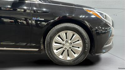 2017 Hyundai SONATA Hybrid SE   - Photo 34 - Mesa, AZ 85201