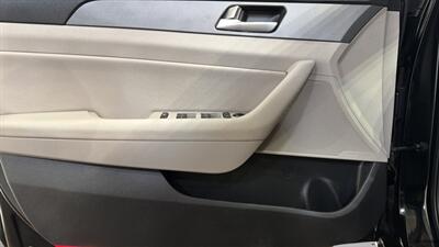 2017 Hyundai SONATA Hybrid SE   - Photo 21 - Mesa, AZ 85201