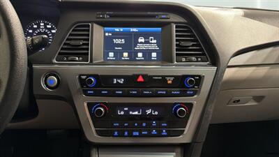 2017 Hyundai SONATA Hybrid SE   - Photo 15 - Mesa, AZ 85201