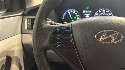 2017 Hyundai SONATA Hybrid SE   - Photo 27 - Mesa, AZ 85201