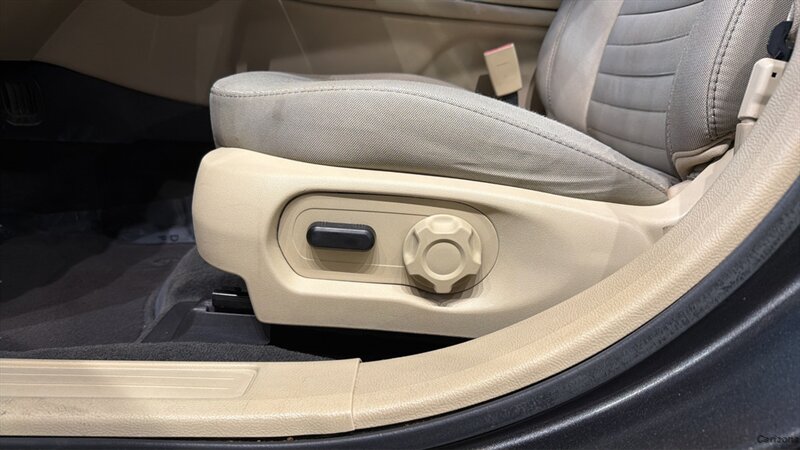 2017 Ford Taurus SE - Photo 20 - Mesa, AZ 85201