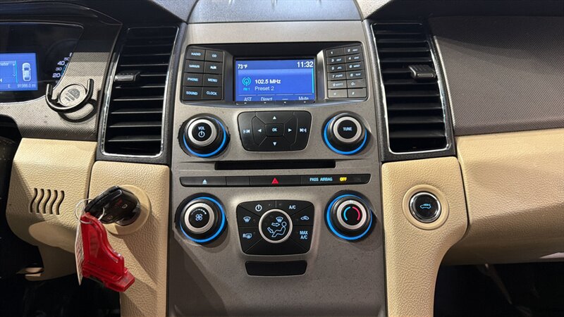 2017 Ford Taurus SE - Photo 15 - Mesa, AZ 85201