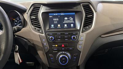 2017 Hyundai SANTA FE SE   - Photo 15 - Mesa, AZ 85201