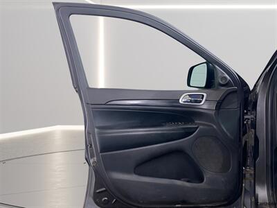 2020 Jeep Grand Cherokee Laredo   - Photo 9 - Mesa, AZ 85201