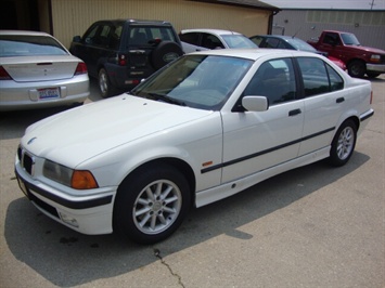 1997 BMW 318i   - Photo 3 - Cincinnati, OH 45255