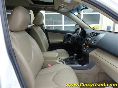 2011 Toyota RAV4 Limited   - Photo 15 - Cincinnati, OH 45255