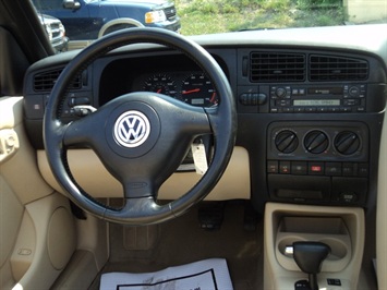 2002 Volkswagen Cabrio GLX   - Photo 16 - Cincinnati, OH 45255