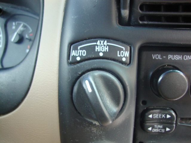 2000 Ford Explorer XLS - Photo 13 - Cincinnati, OH 45255