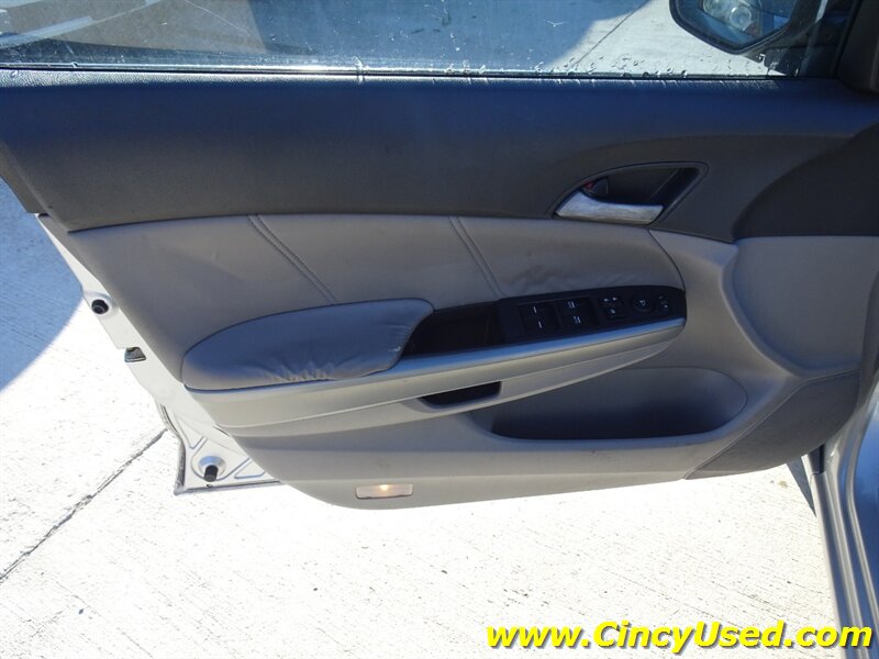 2009 Honda Accord EX-L V6 w/Navi - Photo 23 - Cincinnati, OH 45255