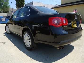 2005 Volkswagen Jetta   - Photo 12 - Cincinnati, OH 45255