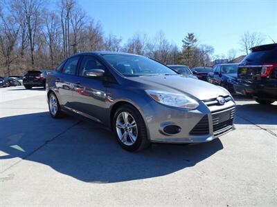 2013 Ford Focus SE  I4 FWD - Photo 2 - Cincinnati, OH 45255