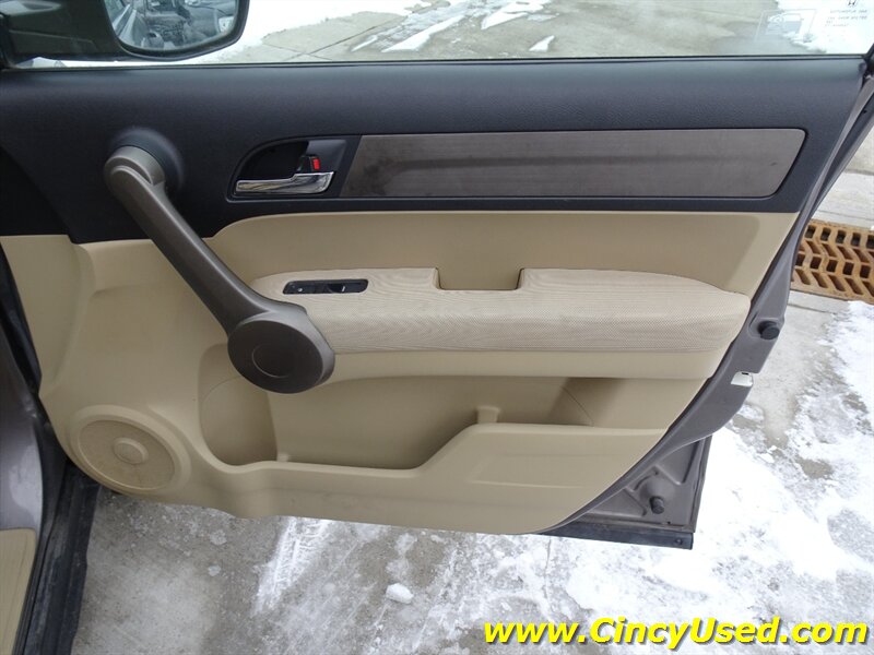2009 Honda CR-V LX - Photo 25 - Cincinnati, OH 45255