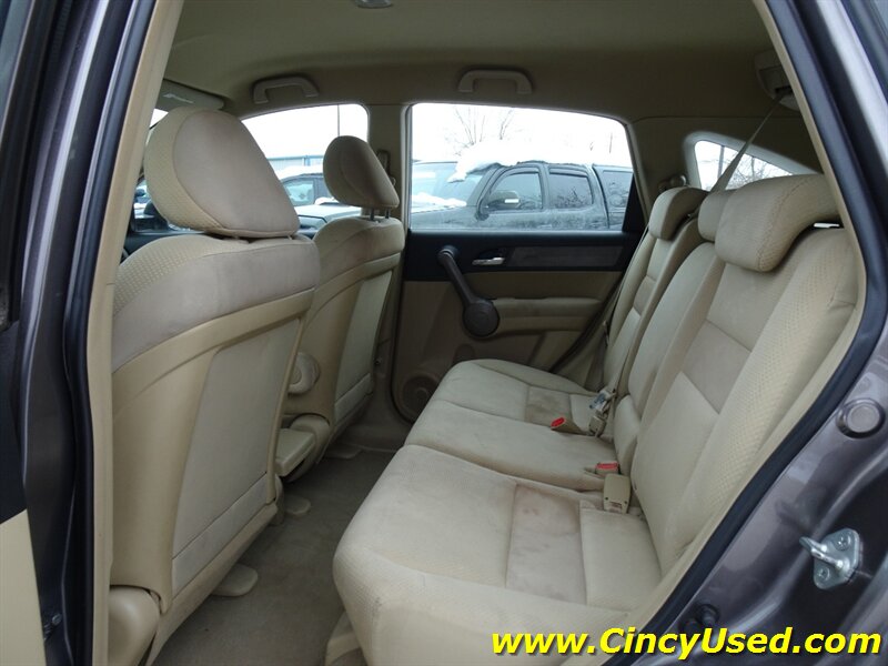 2009 Honda CR-V LX - Photo 13 - Cincinnati, OH 45255