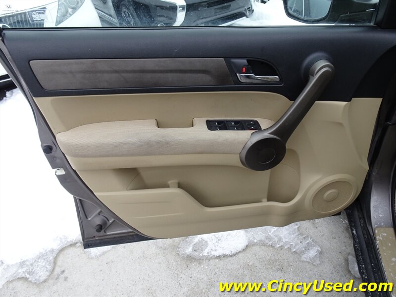 2009 Honda CR-V LX - Photo 24 - Cincinnati, OH 45255