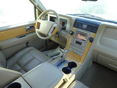 2007 Lincoln Navigator L Luxury  5.4L V8 4X4 - Photo 15 - Cincinnati, OH 45255