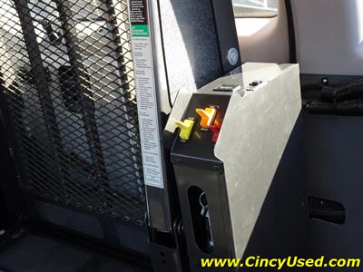 2011 Ford E-Series Van E-350 SD XLT Driver handicap van   - Photo 16 - Cincinnati, OH 45255