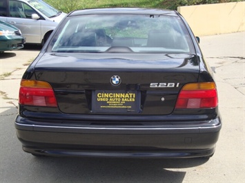 2000 BMW 528i   - Photo 4 - Cincinnati, OH 45255