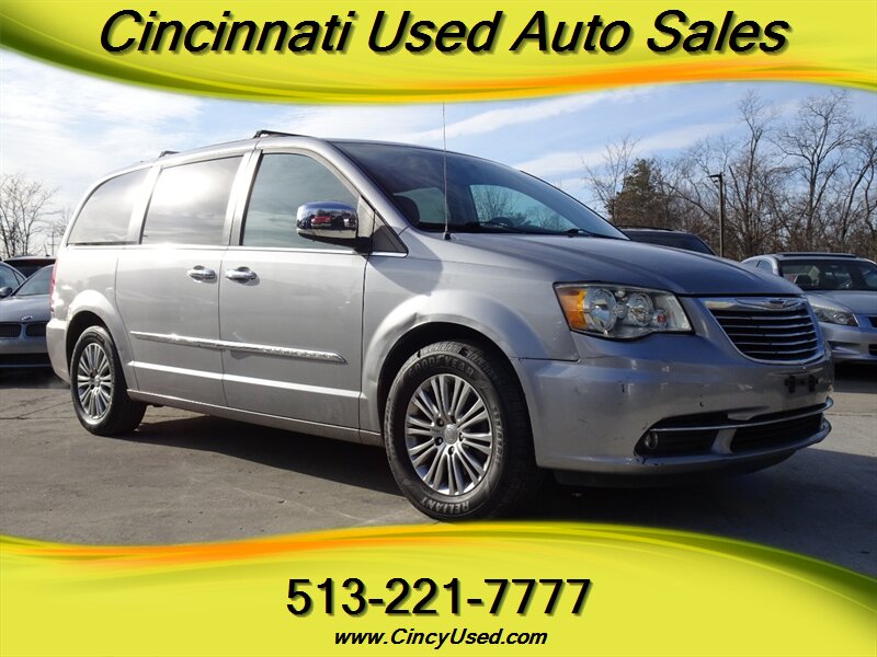 2014 Chrysler Town & Country Touring-L