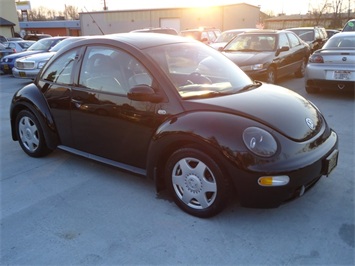 2001 Volkswagen New Beetle GLS   - Photo 1 - Cincinnati, OH 45255