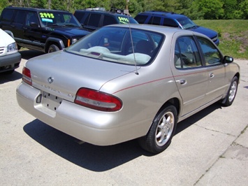 1997 Nissan Altima GLE   - Photo 5 - Cincinnati, OH 45255