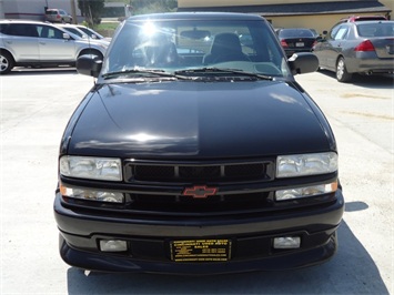 2001 Chevrolet S10 LS   - Photo 2 - Cincinnati, OH 45255