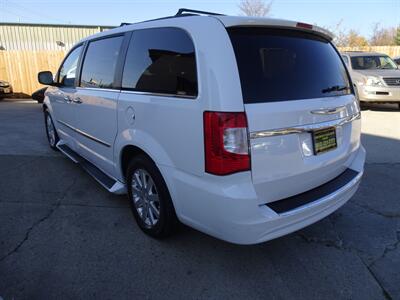 2015 Chrysler Town & Country Touring  3.6L V6 FWD - Photo 8 - Cincinnati, OH 45255