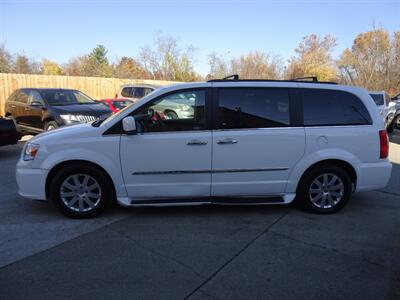 2015 Chrysler Town & Country Touring  3.6L V6 FWD - Photo 4 - Cincinnati, OH 45255