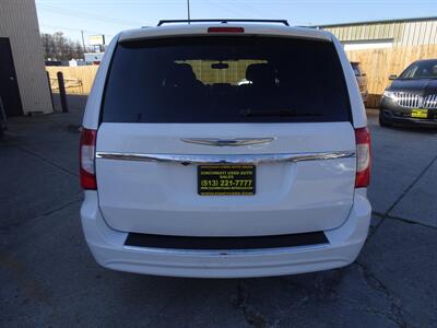2015 Chrysler Town & Country Touring  3.6L V6 FWD - Photo 7 - Cincinnati, OH 45255