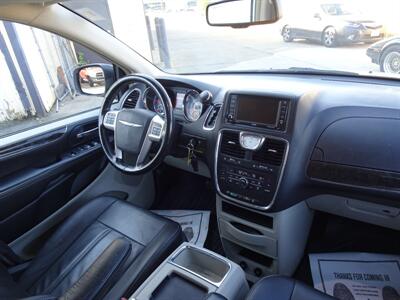 2015 Chrysler Town & Country Touring  3.6L V6 FWD - Photo 14 - Cincinnati, OH 45255