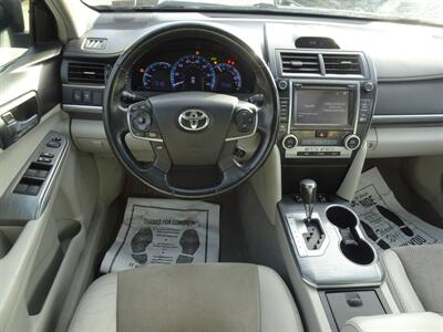 2014 Toyota Camry XLE  2.5L Hybrid I4 FWD - Photo 8 - Cincinnati, OH 45255