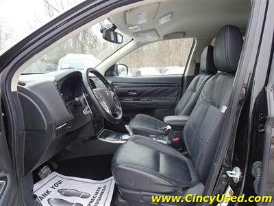 2018 Mitsubishi Outlander PHEV SEL   - Photo 10 - Cincinnati, OH 45255