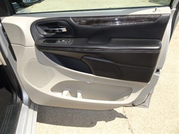 2012 Chrysler Town and Country Touring-L   - Photo 23 - Cincinnati, OH 45255