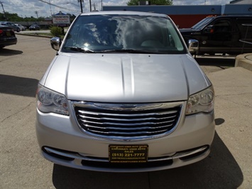 2012 Chrysler Town and Country Touring-L   - Photo 2 - Cincinnati, OH 45255