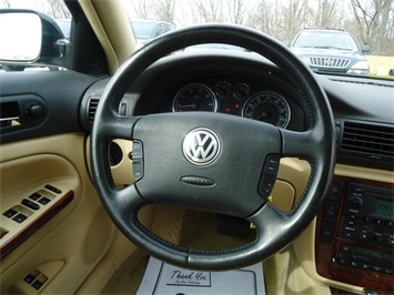 2002 Volkswagen Passat GLX   - Photo 19 - Cincinnati, OH 45255