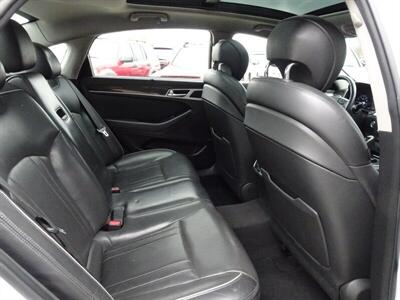 2015 Hyundai Genesis 3.8L  V6 AWD - Photo 22 - Cincinnati, OH 45255