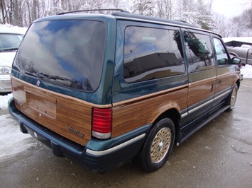 1994 CHRYSLER TOWN AND COUNTRY   - Photo 5 - Cincinnati, OH 45255