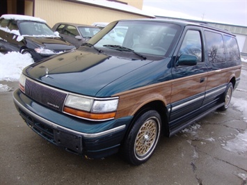 1994 CHRYSLER TOWN AND COUNTRY   - Photo 3 - Cincinnati, OH 45255