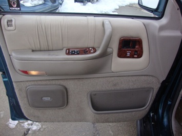1994 CHRYSLER TOWN AND COUNTRY   - Photo 22 - Cincinnati, OH 45255