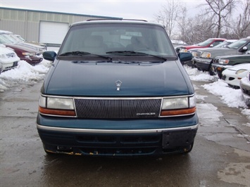 1994 CHRYSLER TOWN AND COUNTRY   - Photo 2 - Cincinnati, OH 45255