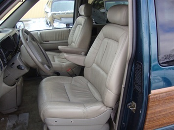 1994 CHRYSLER TOWN AND COUNTRY   - Photo 13 - Cincinnati, OH 45255