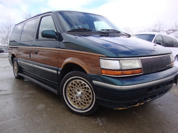 1994 CHRYSLER TOWN AND COUNTRY   - Photo 10 - Cincinnati, OH 45255