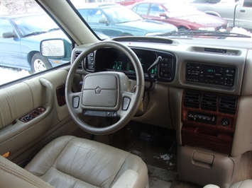 1994 CHRYSLER TOWN AND COUNTRY   - Photo 6 - Cincinnati, OH 45255