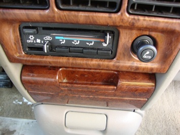 1994 CHRYSLER TOWN AND COUNTRY   - Photo 15 - Cincinnati, OH 45255