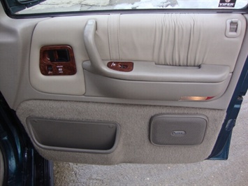 1994 CHRYSLER TOWN AND COUNTRY   - Photo 23 - Cincinnati, OH 45255